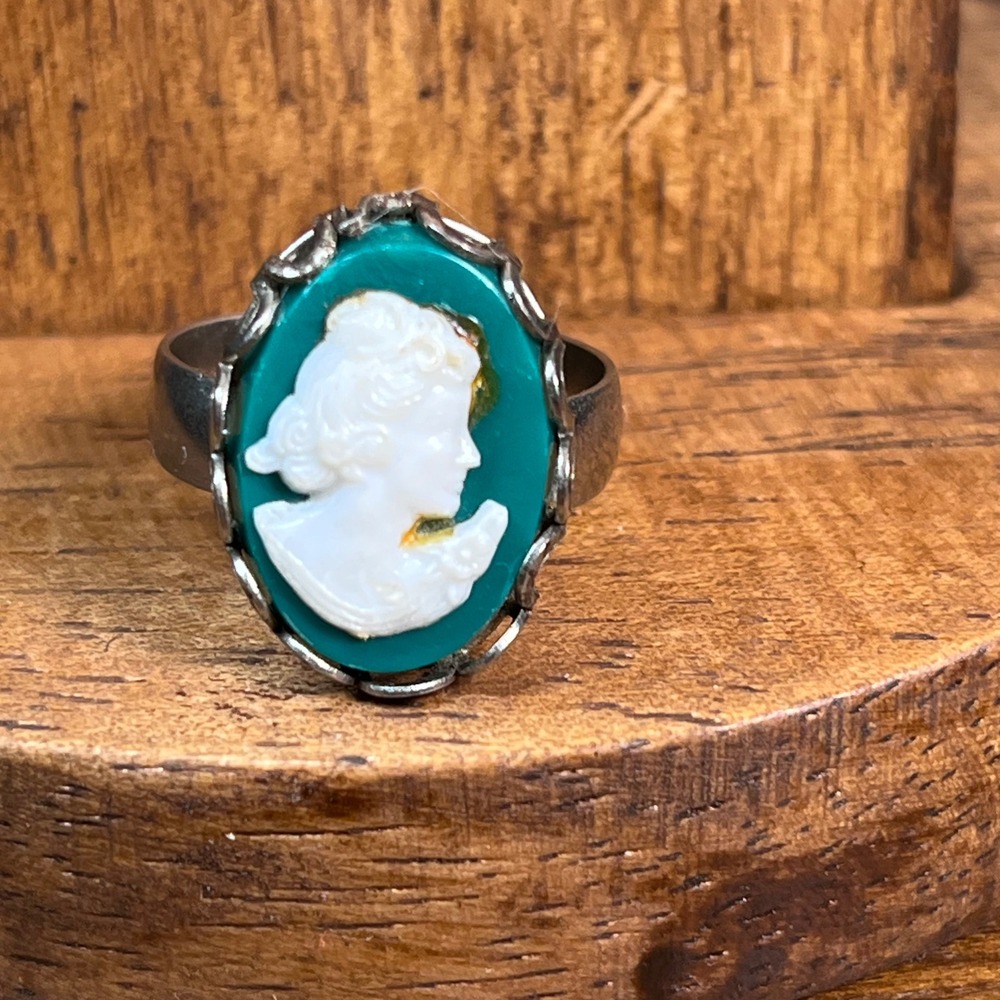Vtg Adjustable Teal Green Cameo Ring Silver Tone White Lady Profile Portrait